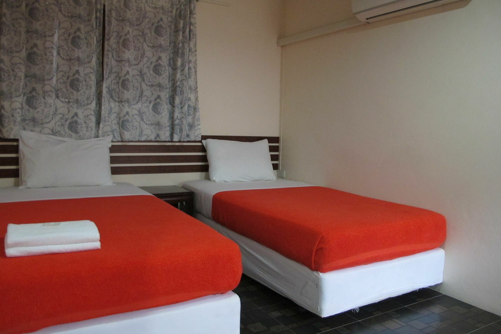Samchai Hotel Si Racha Exteriér fotografie